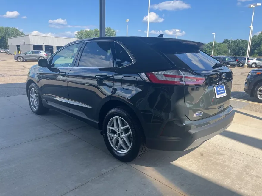 2023 Ford Edge SEL photo 1