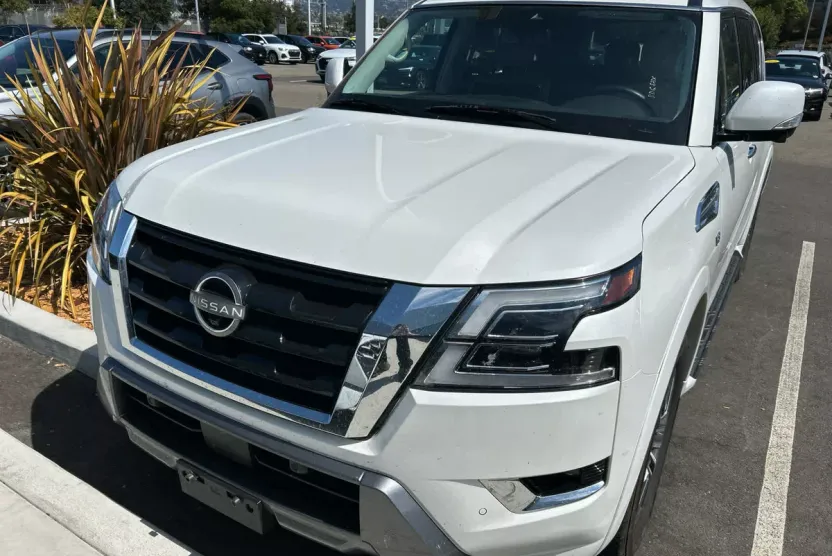 2022 Nissan Armada SL photo 1