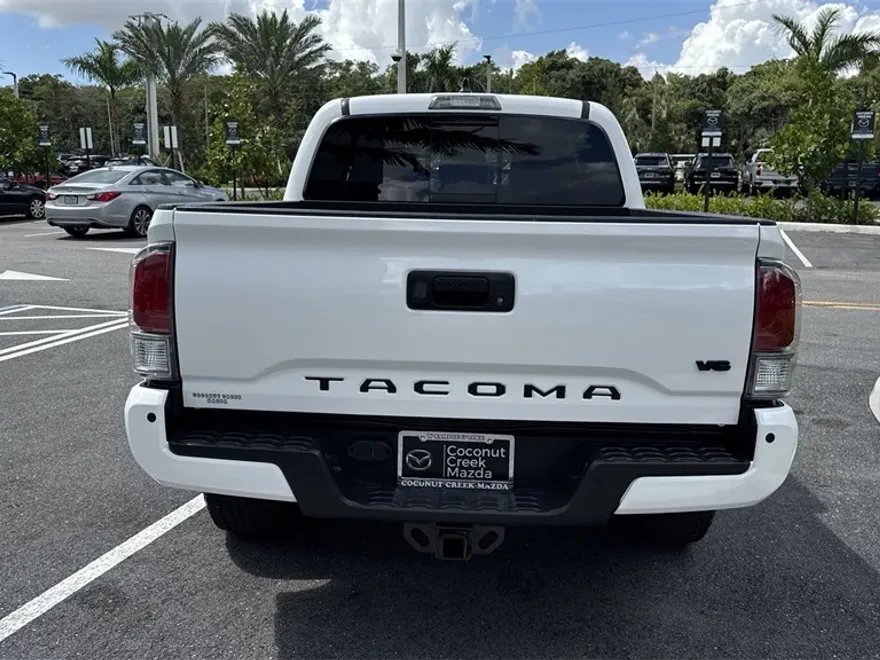 2022 Toyota Tacoma TRD Off-Road photo 1