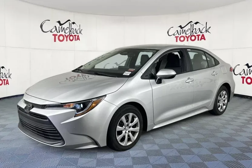2025 Toyota Corolla LE photo 1