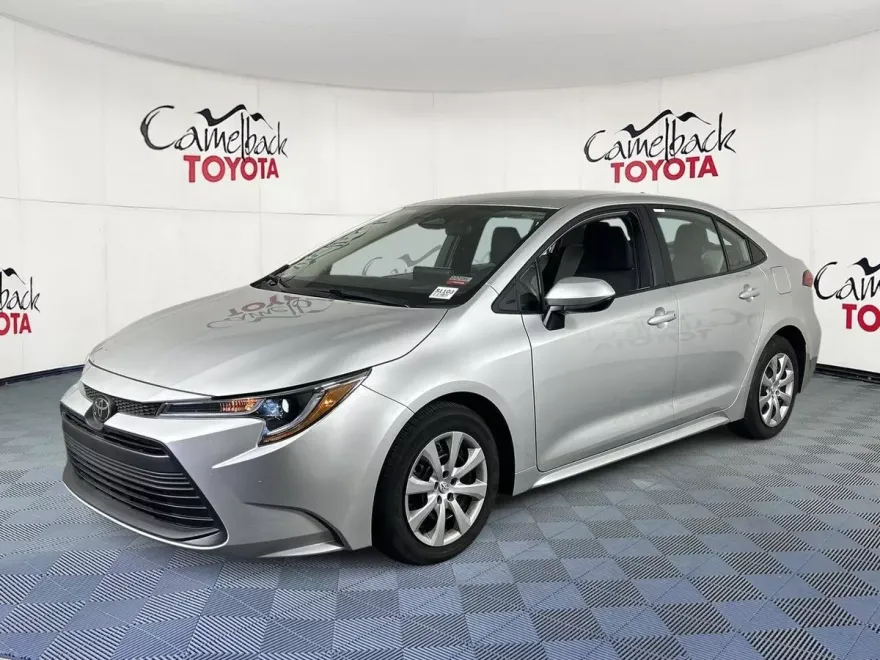 2025 Toyota Corolla LE photo 1