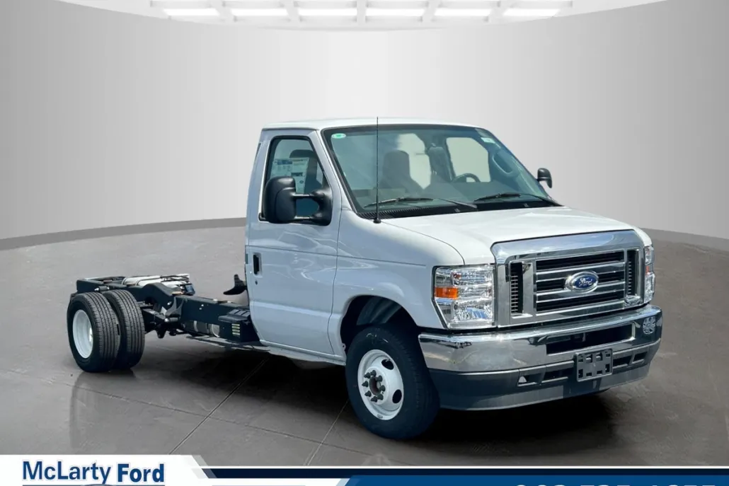 2026 Ford E-450 photo 1