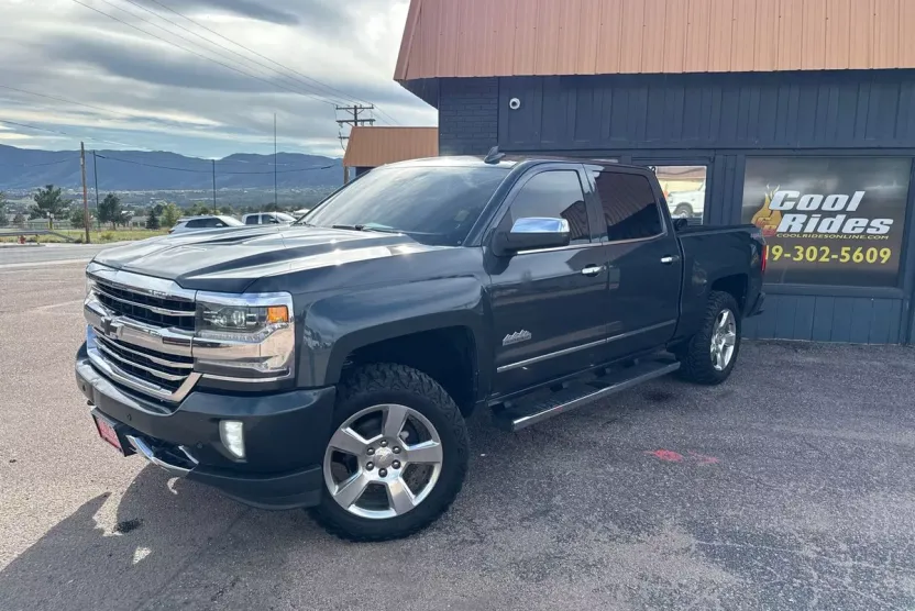 2017 Chevrolet Silverado 1500 High Country photo 1