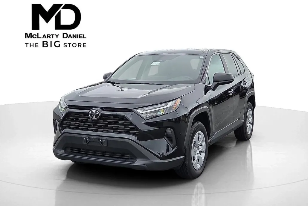 2024 Toyota RAV4 LE photo 1