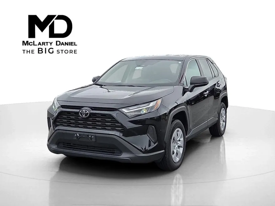 2024 Toyota RAV4 LE photo 1