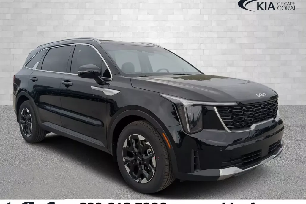 2025 Kia Sorento S photo 1