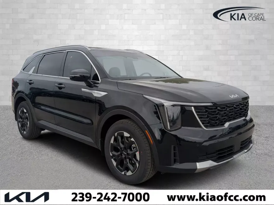 2025 Kia Sorento S photo 1