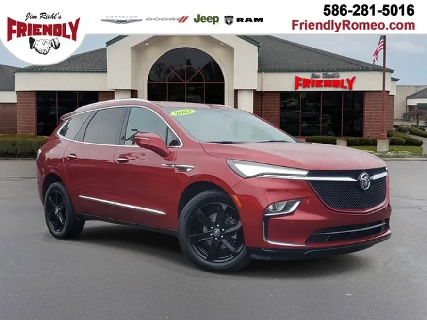 2023 Buick Enclave Essence photo 1
