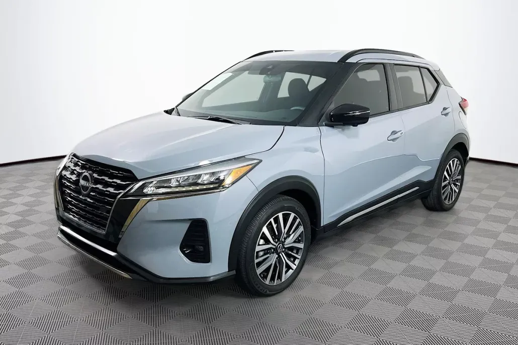 2023 Nissan Kicks SR photo 1