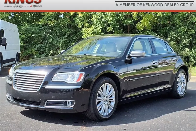 2013 Chrysler 300 C photo 1