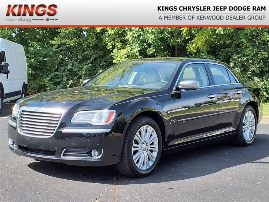 2013 Chrysler 300 C photo 1