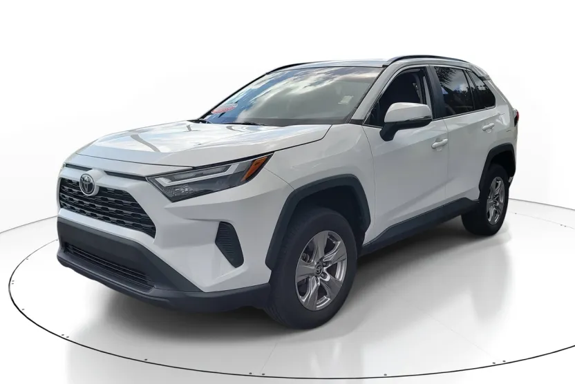 2023 Toyota RAV4 XLE photo 1