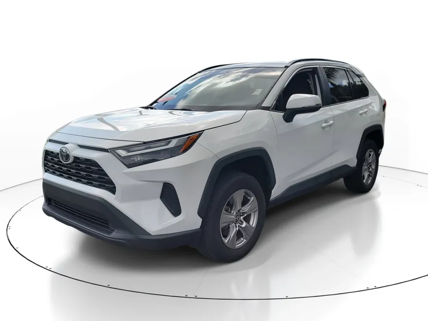 2023 Toyota RAV4 XLE photo 1
