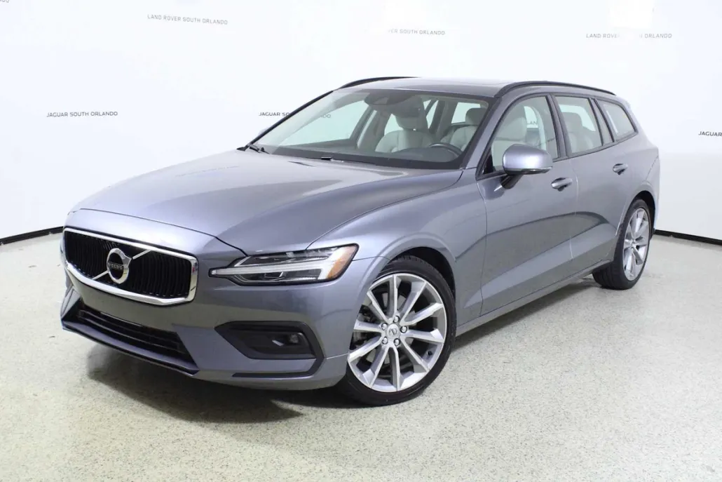 2021 Volvo V60 Momentum T5 photo 1