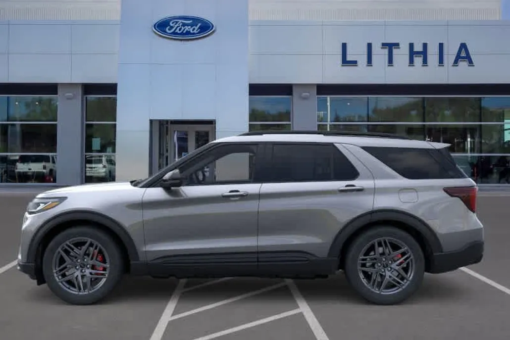 2025 Ford Explorer ST photo 1
