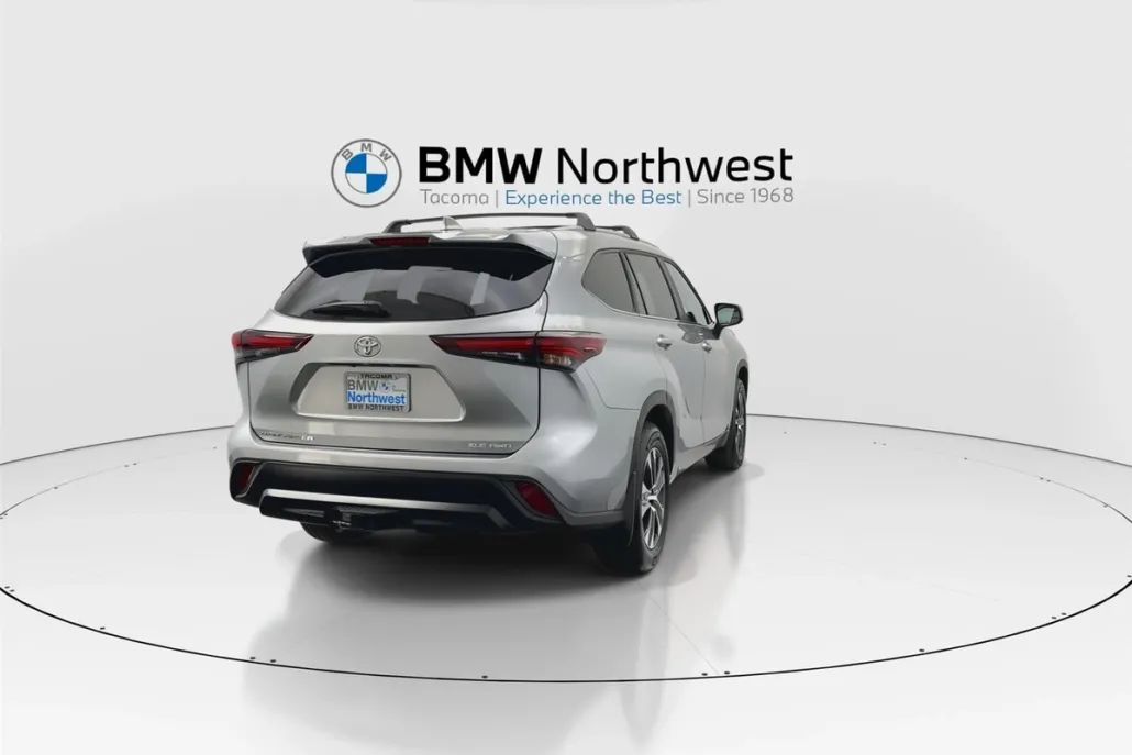 2024 Toyota Highlander XLE photo 1