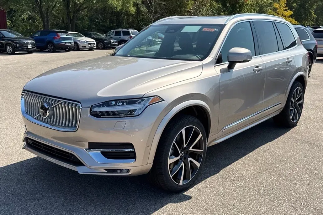 2025 Volvo XC90 Plus photo 1