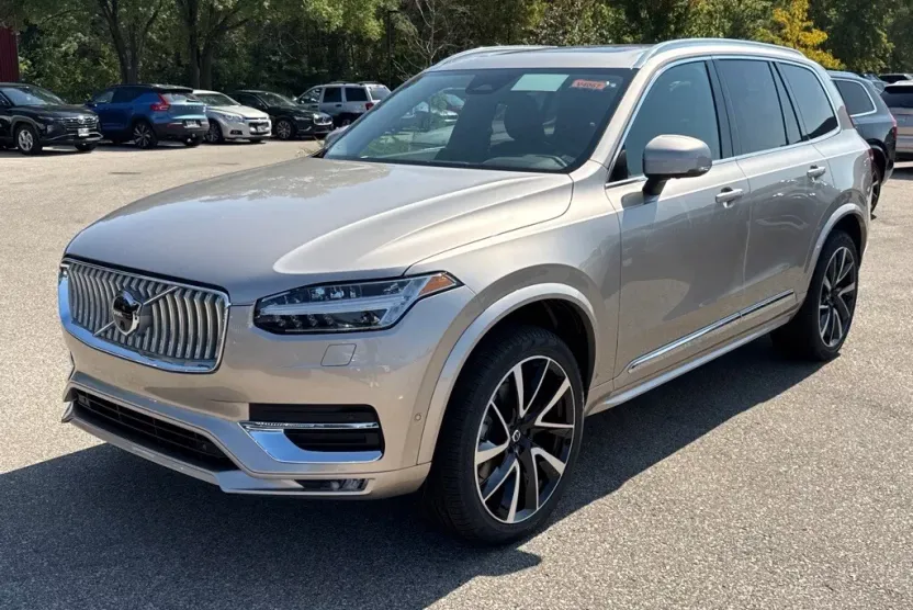 2025 Volvo XC90 Plus photo 1