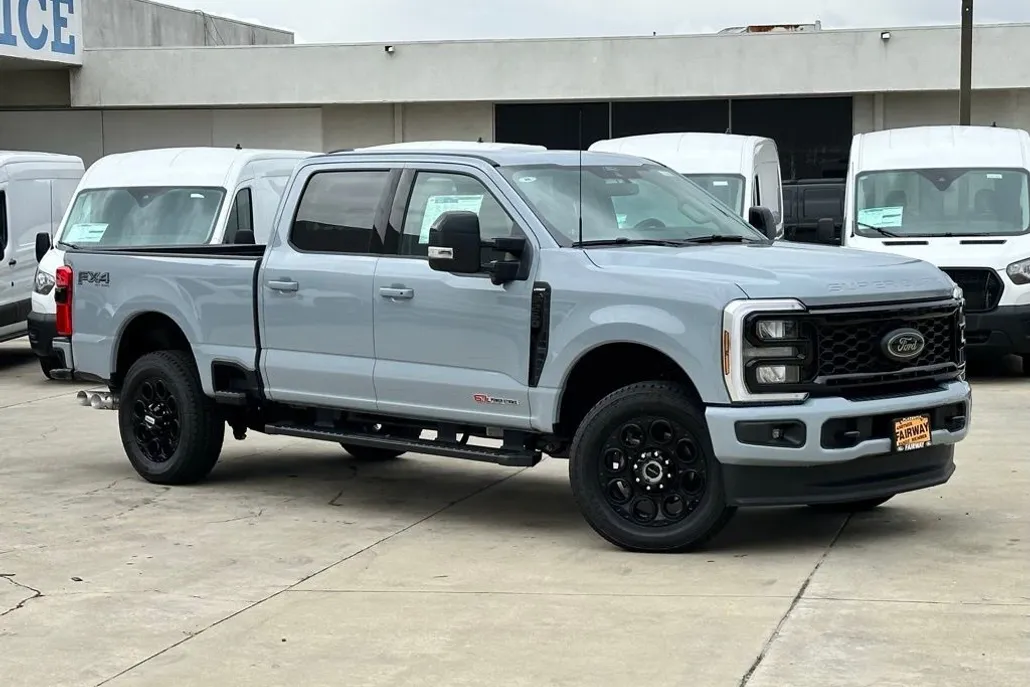 2025 Ford F-250 Lariat photo 1