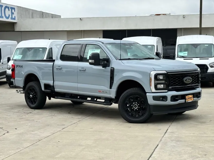 2025 Ford F-250 Lariat photo 1