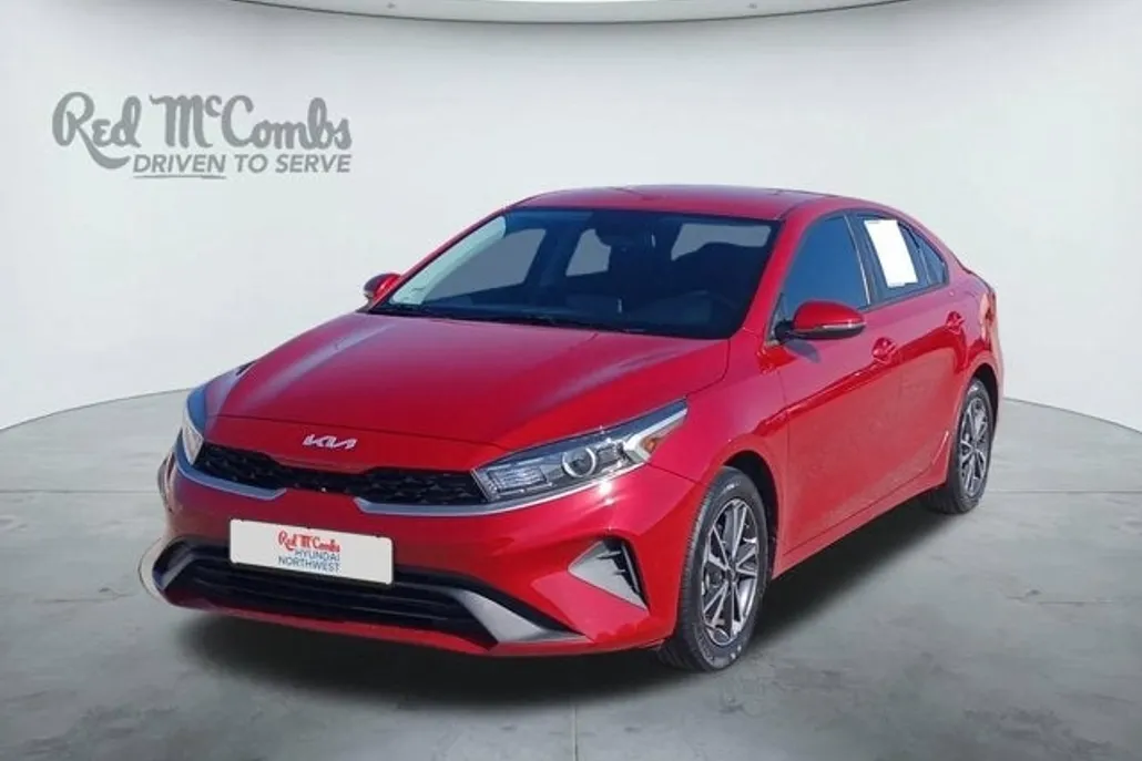 2023 Kia Forte LXS photo 1