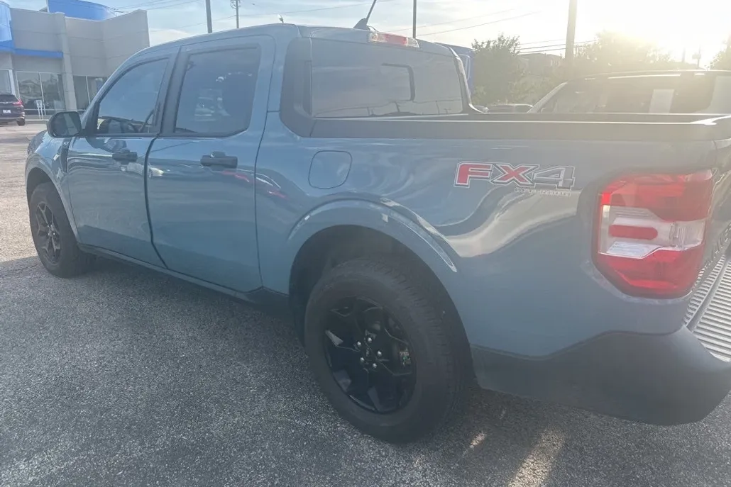 2022 Ford Maverick XLT photo 1
