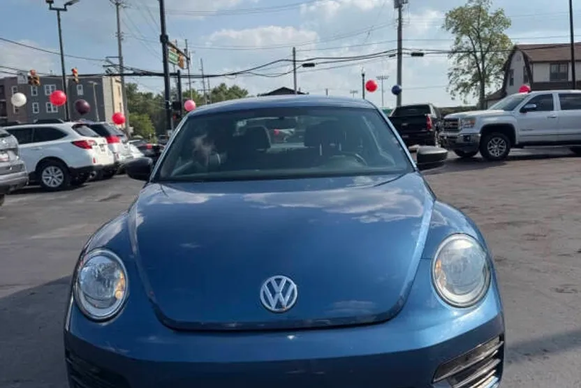 2018 Volkswagen Beetle S photo 1