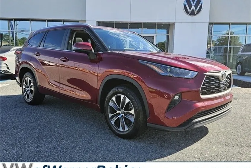 2023 Toyota Highlander XLE photo 1