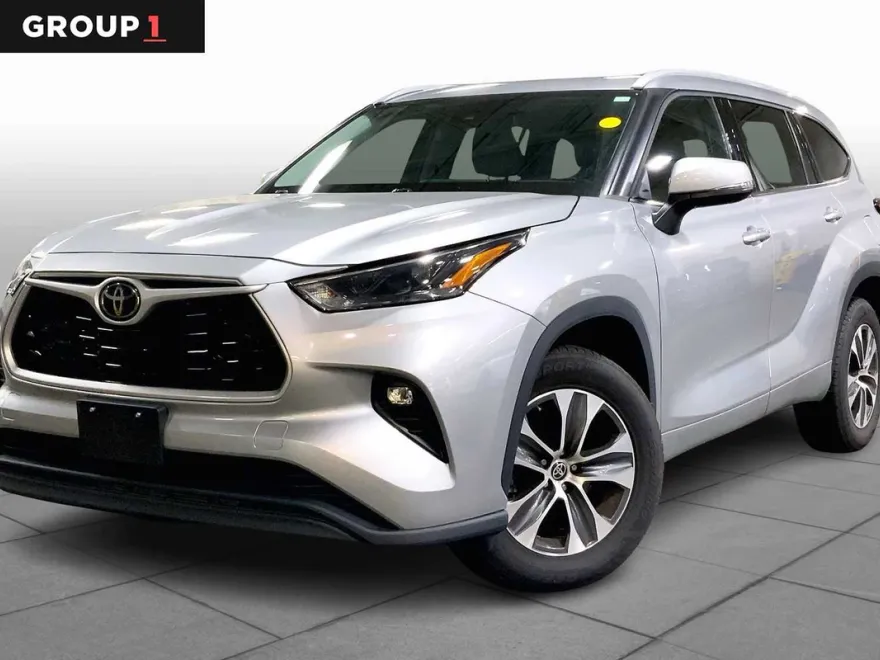 2022 Toyota Highlander XLE photo 1