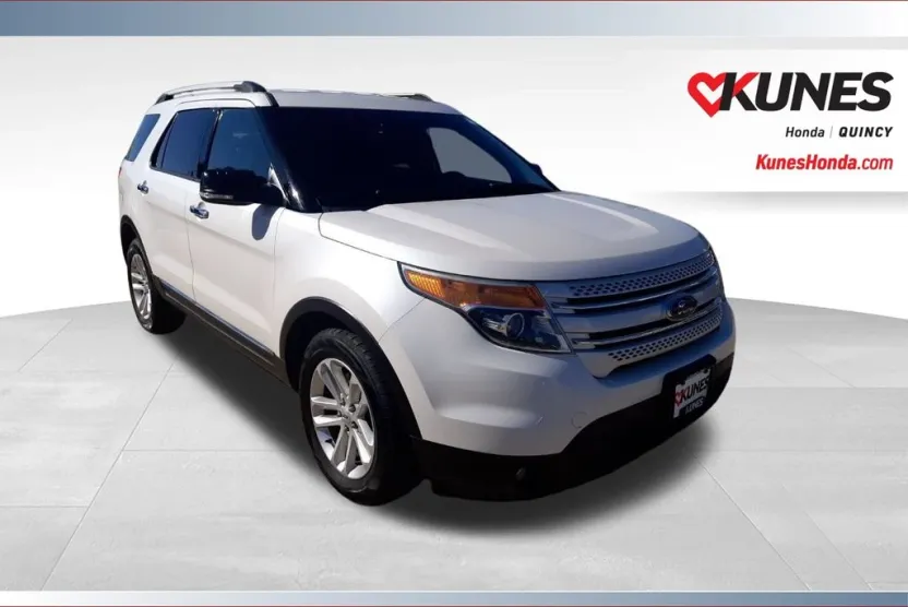 2015 Ford Explorer XLT photo 1