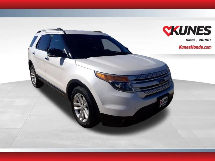 2015 Ford Explorer XLT photo 1