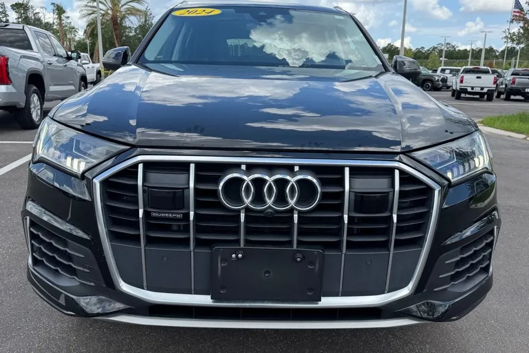 2024 Audi Q7 55 Premium Plus photo 1