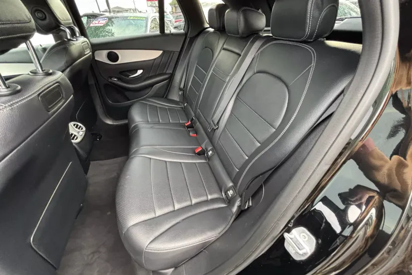 2019 Mercedes Benz GLC 300 4MATIC photo 1