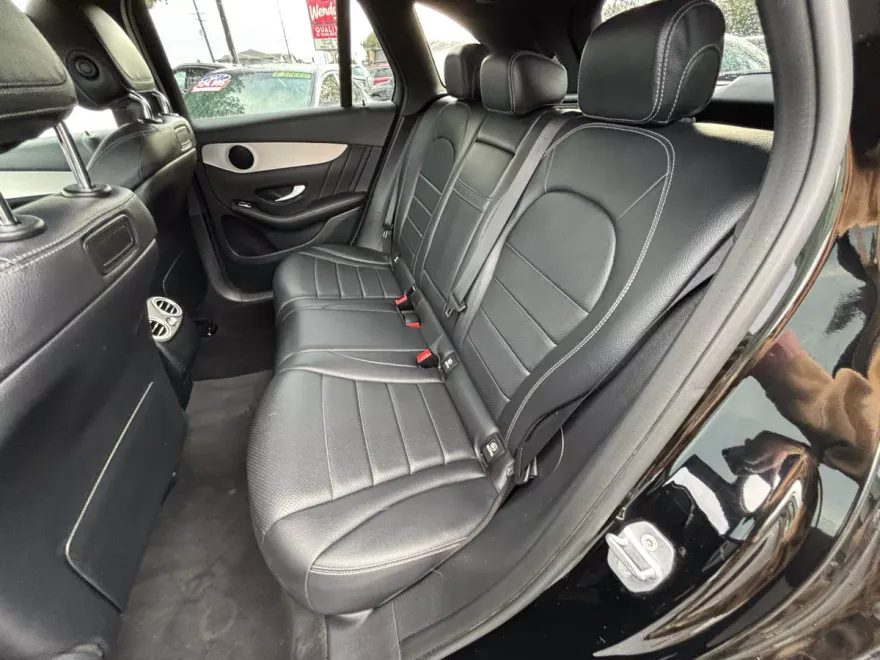 2019 Mercedes Benz GLC 300 4MATIC photo 1