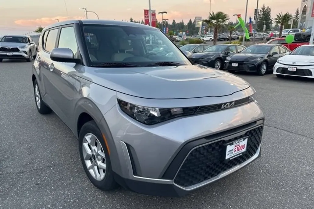 2023 Kia Soul LX photo 1