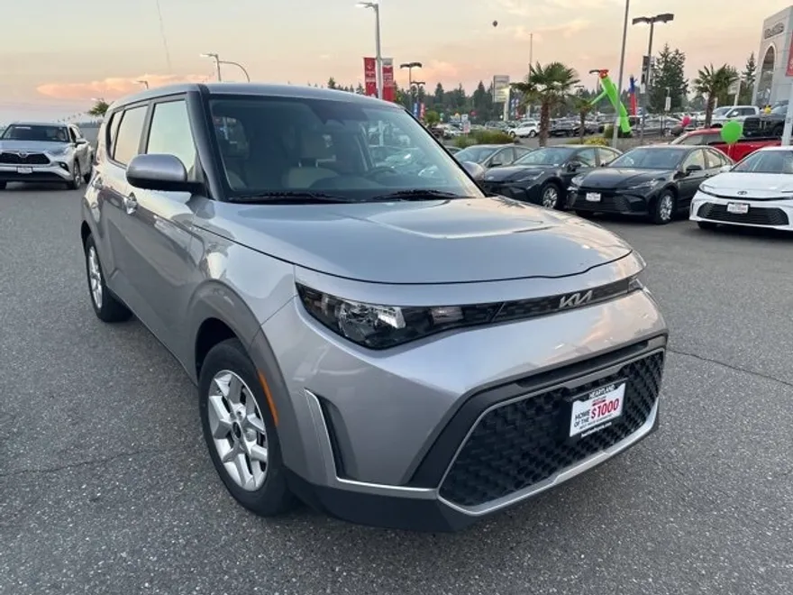 2023 Kia Soul LX photo 1