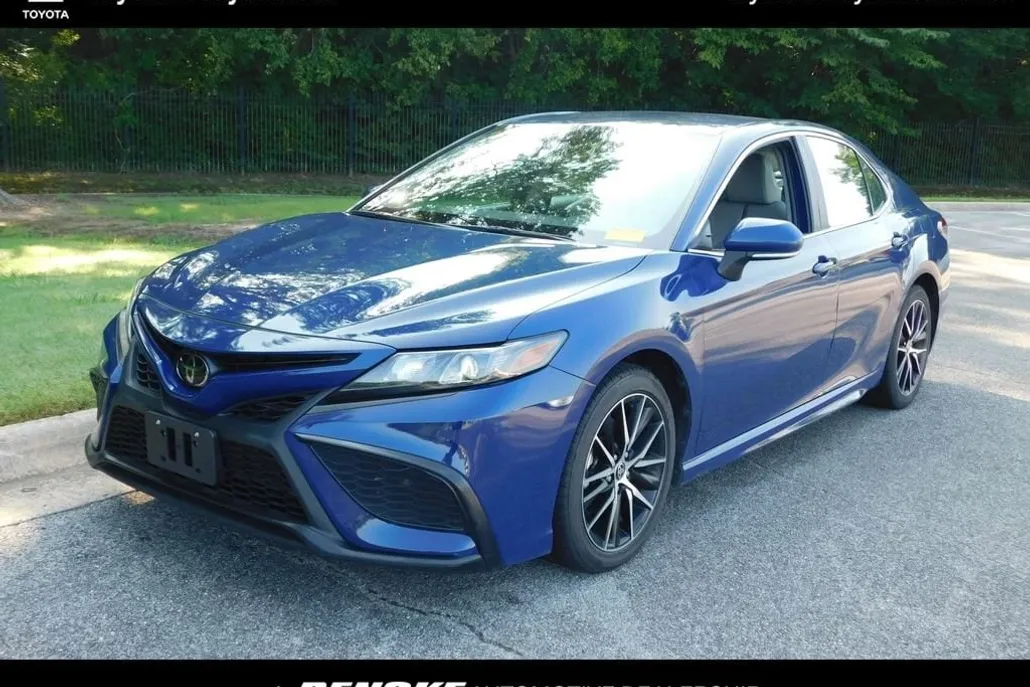 2023 Toyota Camry SE photo 1