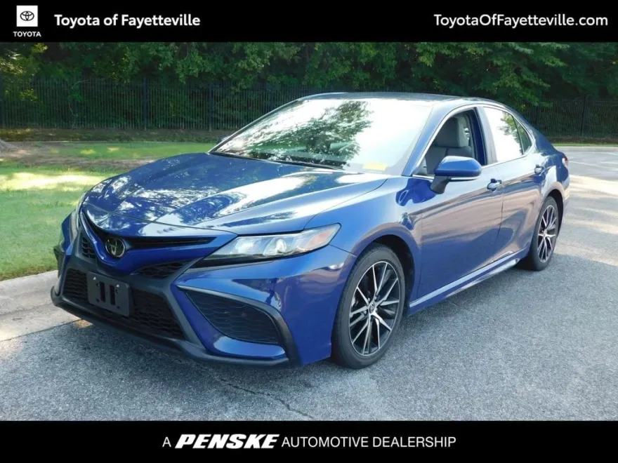 2023 Toyota Camry SE photo 1
