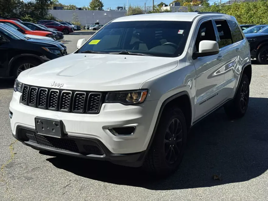 2022 Jeep Grand Cherokee Laredo X photo 1