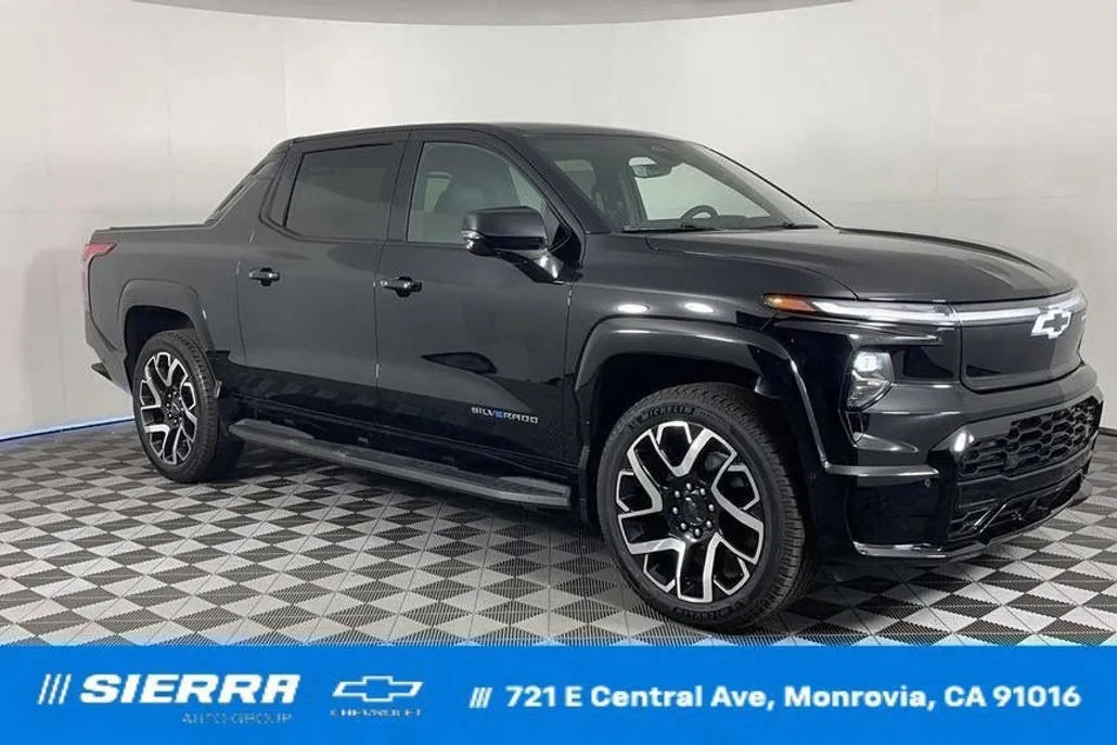 2025 Chevrolet Silverado EV RST photo 1
