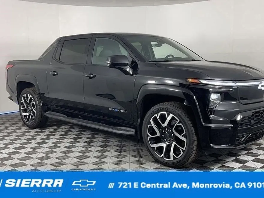 2025 Chevrolet Silverado EV RST photo 1