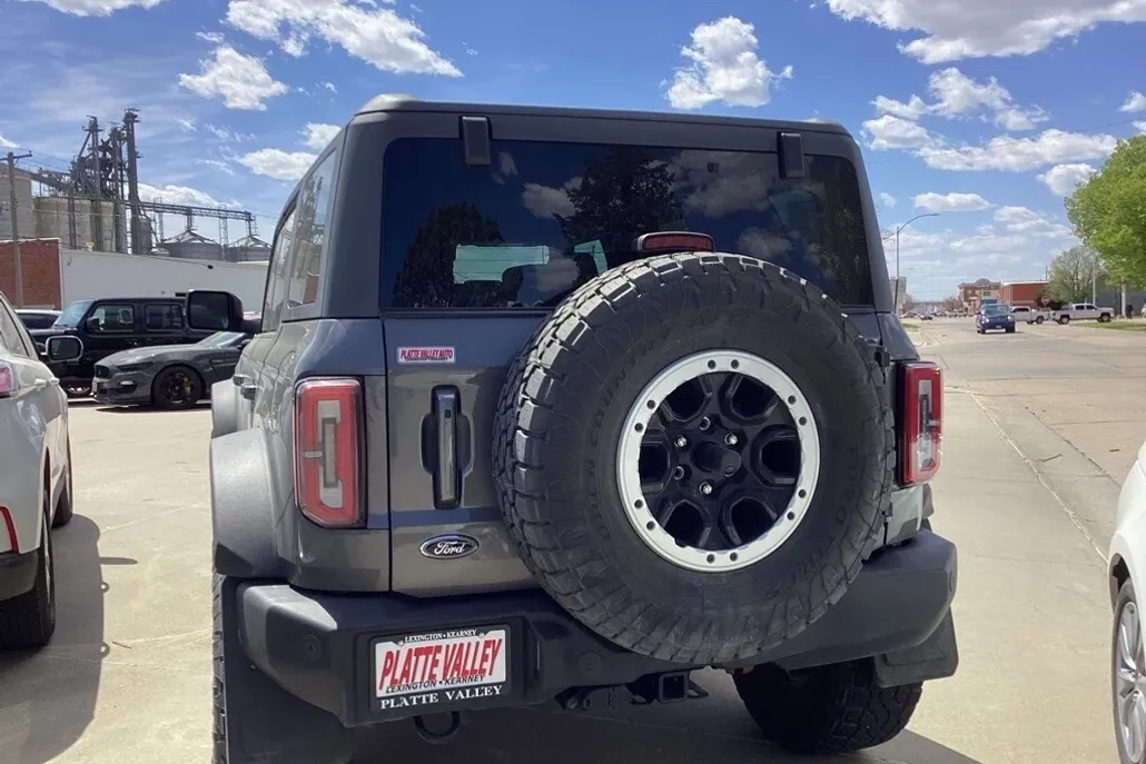 2022 Ford Bronco photo 1