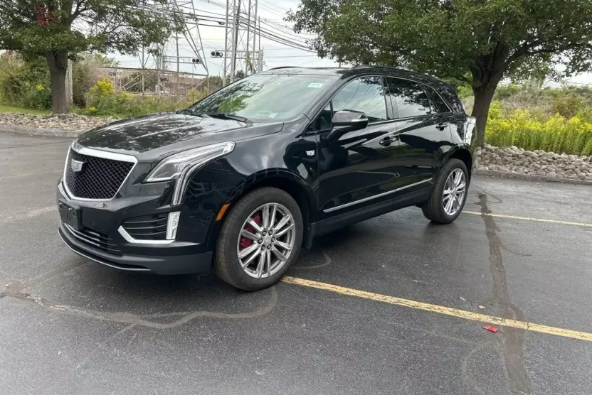 2023 Cadillac XT5 Sport photo 1
