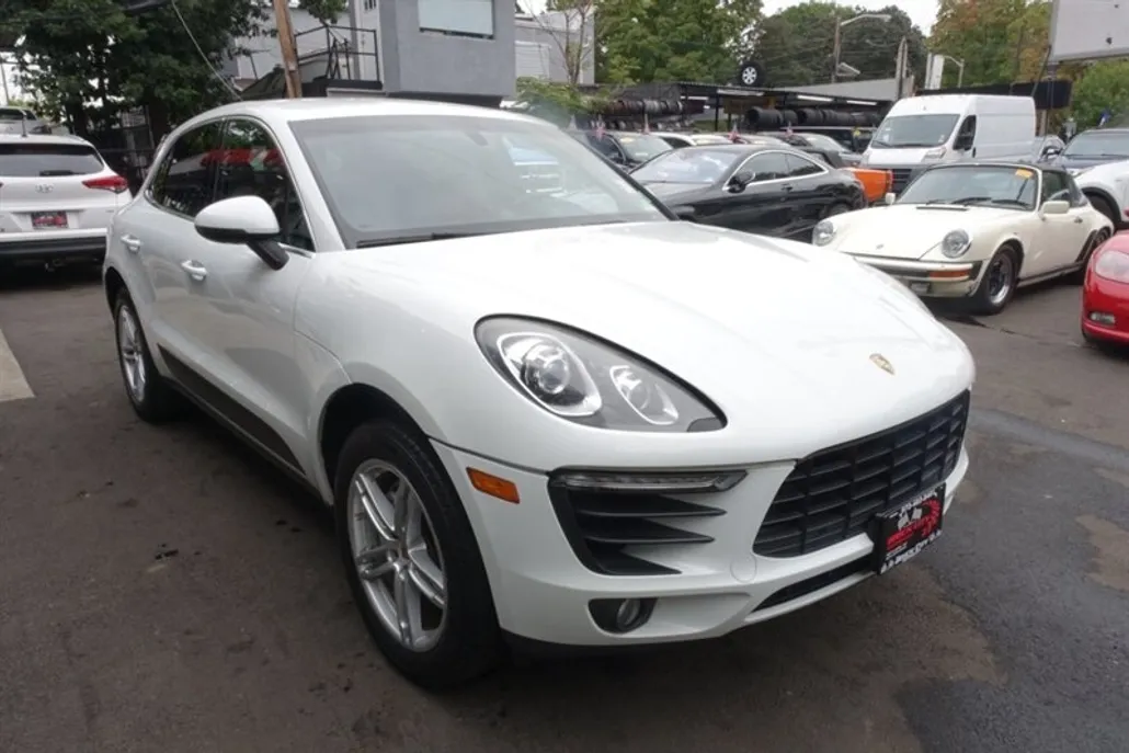 2016 Porsche Macan S photo 1