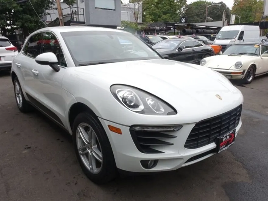 2016 Porsche Macan S photo 1