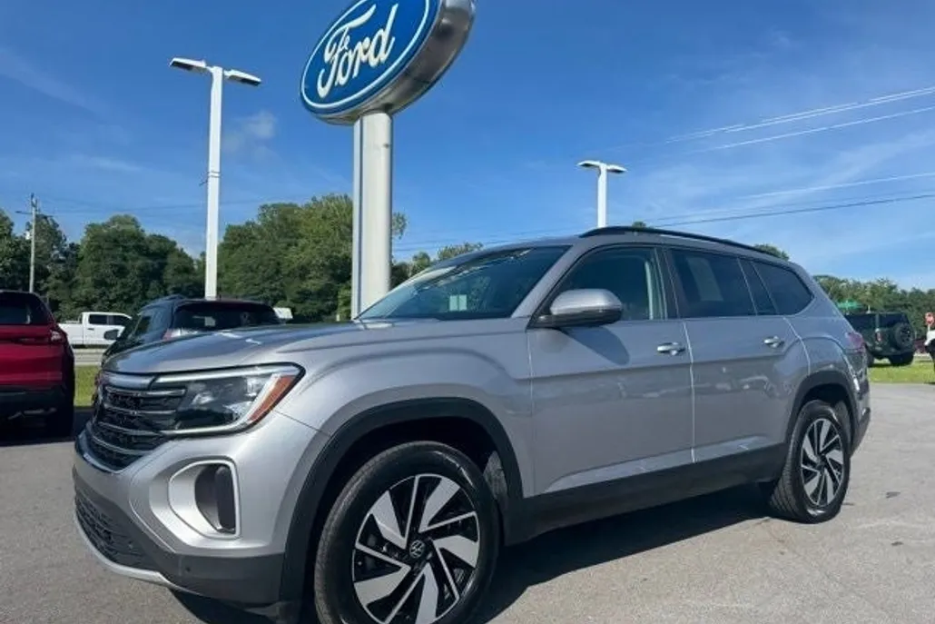2024 Volkswagen Atlas SE Technology photo 1