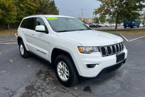 2019 Jeep Grand Cherokee Laredo E photo 2