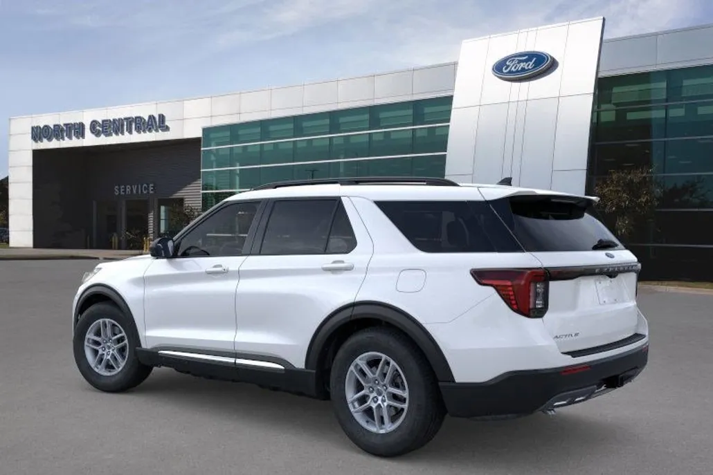 2025 Ford Explorer photo 1