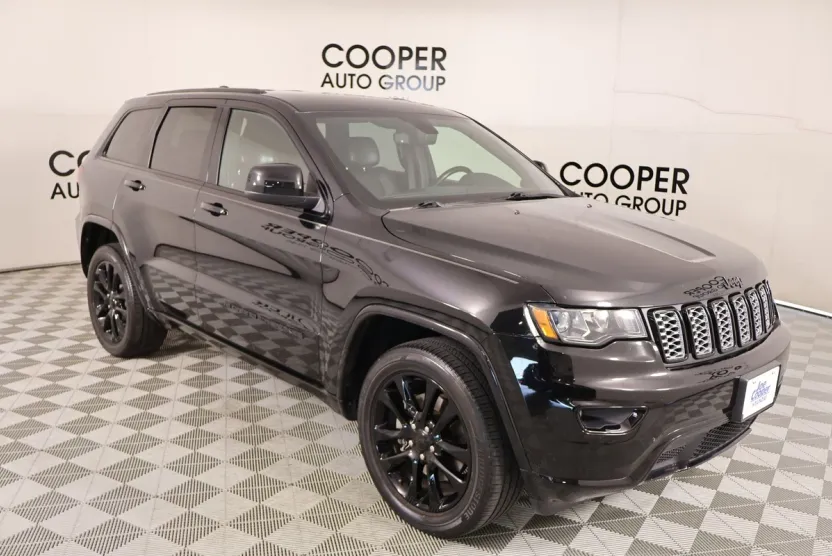 2022 Jeep Cherokee Laredo X photo 1