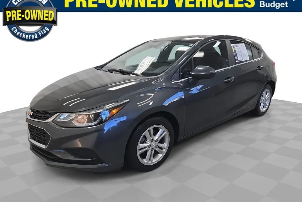 2017 Chevrolet Cruze LT photo 1